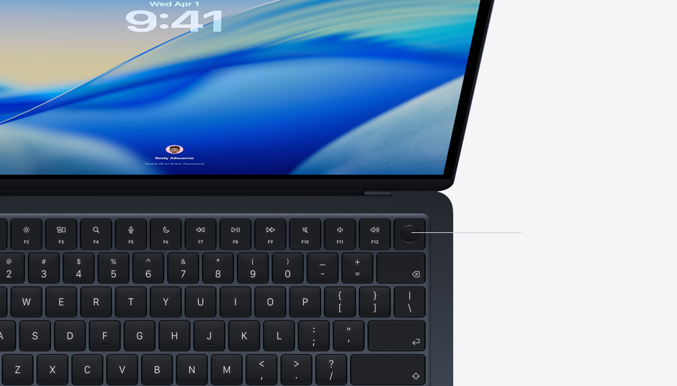 MacBook Air aberto demonstrando a localização do botão Touch ID