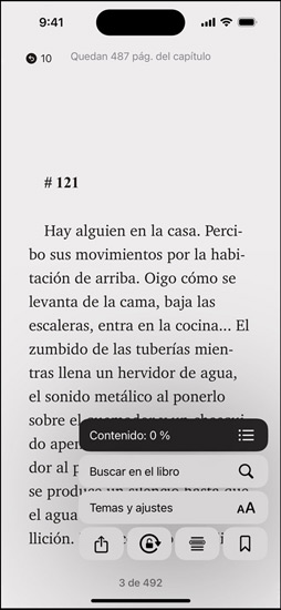 La pantalla de un iPhone muestra una página de lectura en la app Libros. Sobre ella se muestran las opciones para ampliar el texto, Buscar en el Libro y Temas y Ajustes.