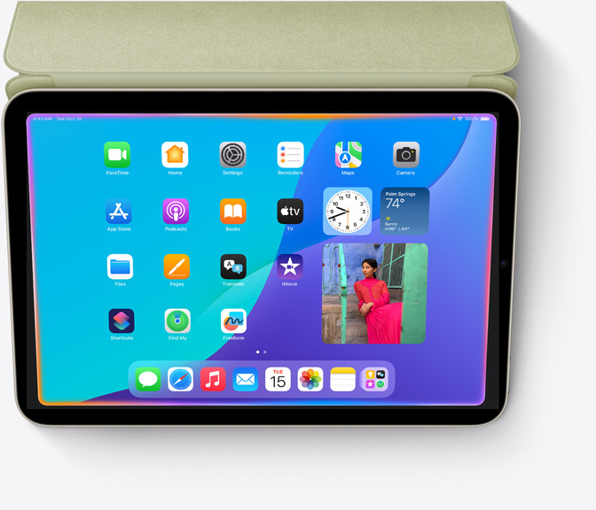 iPad mini ‑laite, jolla näkyy Sirin uusi ilme ja valohehku ympäröimässä näytön reunoja.