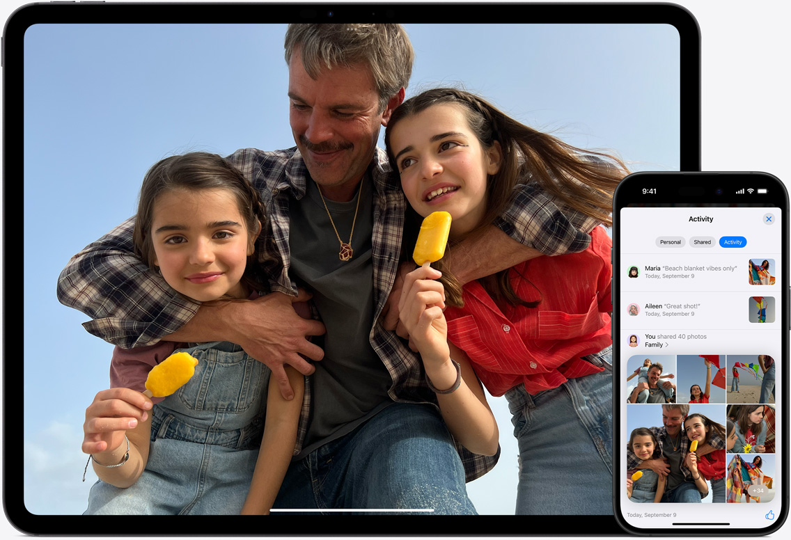 iPad 及 iPhone 螢幕正顯示 iCloud 相片，是一位父親及兩個女兒在沙灘上的影像