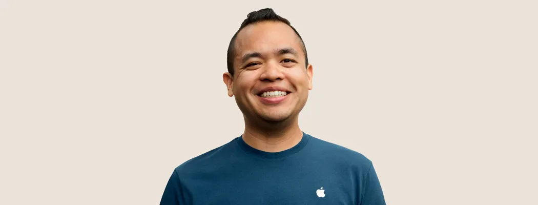 Apple Specialist 面露笑容，表現親切