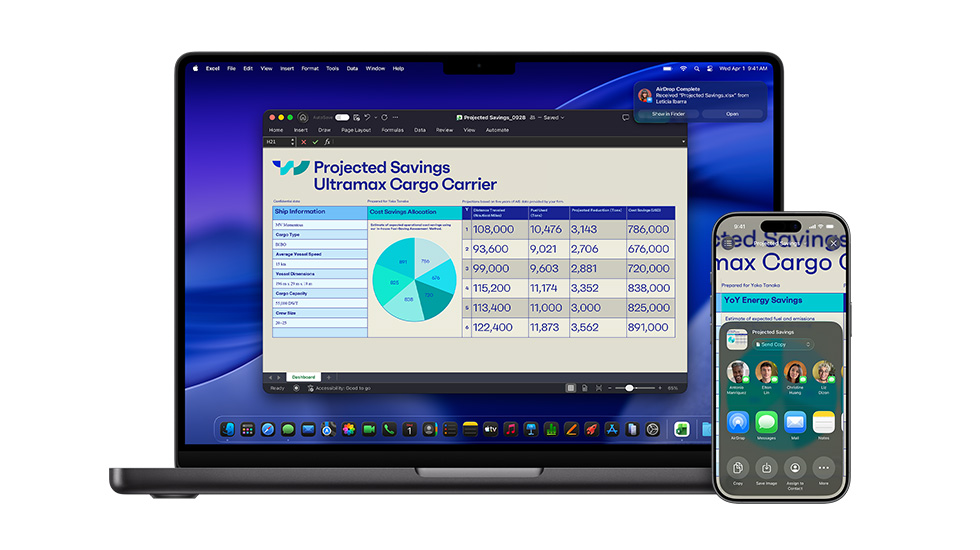 Mac dan iPhone yang menampilkan presentasi Keynote.