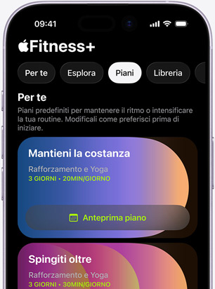 App Apple Fitness+ su iPhone che mostra il pannello Piani con i piani personalizzati Rimani costante e Spingiti oltre