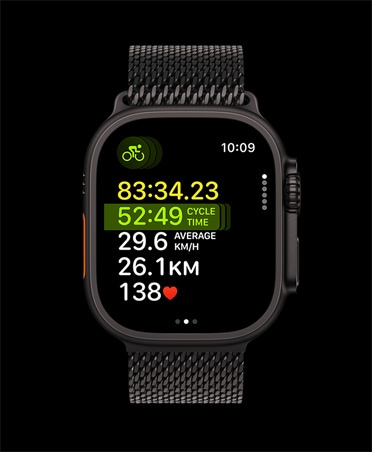 „Apple Watch Ultra 3“, juodos spalvos, titano korpusas, įvairių sporto šakų treniruotė, dirželis, juoda Milano stiliaus apyrankė