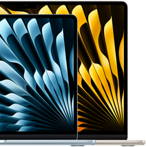 صورة لجهازي MacBook Air توضح مقاس شاشة كل واحد منهما: 13.6 إنش و15.3 إنش قطرياً