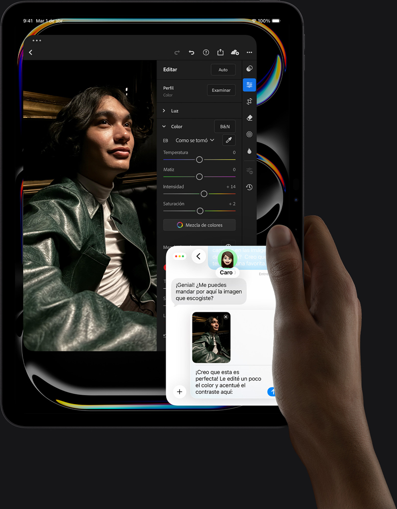 iPad Pro, parte frontal, en posición vertical, negro espacial, una mano derecha sostiene el dispositivo, la pantalla muestra una app de edición de fotos con la imagen de una persona con una chamarra de piel, reguladores y herramientas de edición, una conversación de iMessage sobre la foto entre el usuario y otra persona