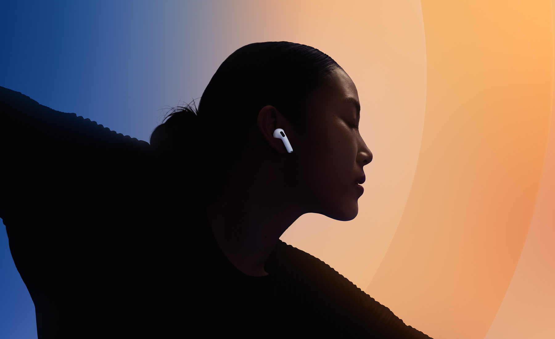 Una persona che balla con indosso gli AirPods 5.