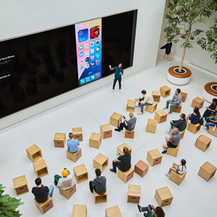 Birdseye view of a business training at an Apple Store.
