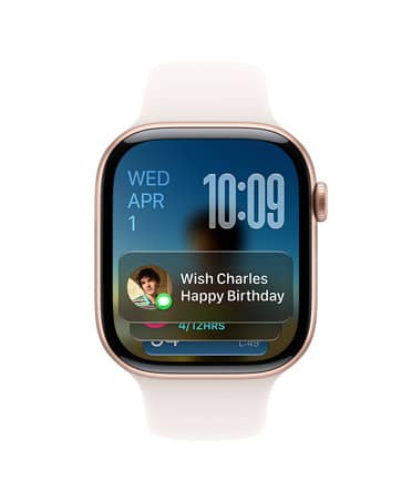 Apple Watch Series 11, Roségold mit Armband in Blassrosa, Zifferblatt mit Datum oben links, Uhrzeit oben rechts und Nachrichten Widget unten